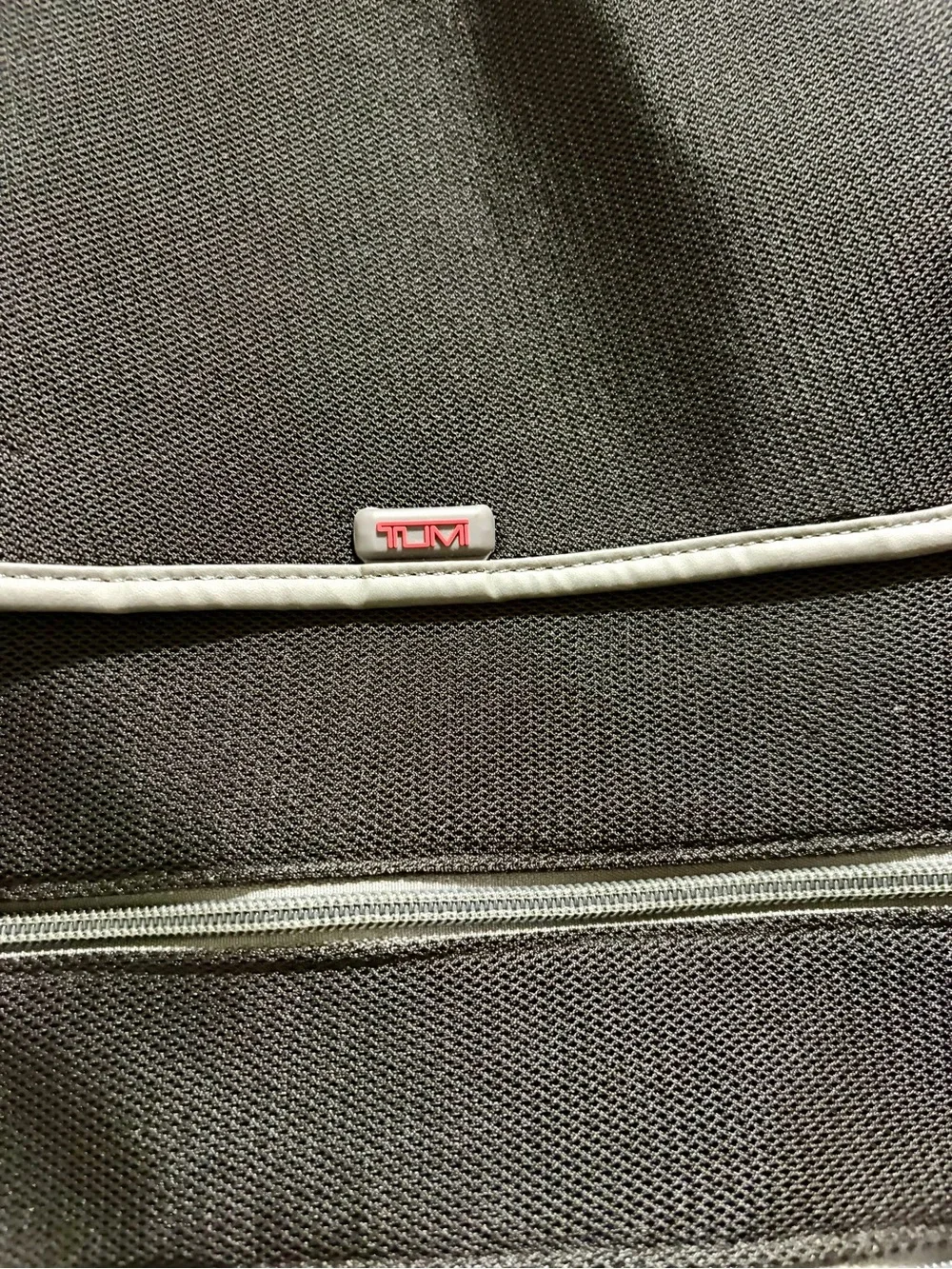 Tumi compact hanging
